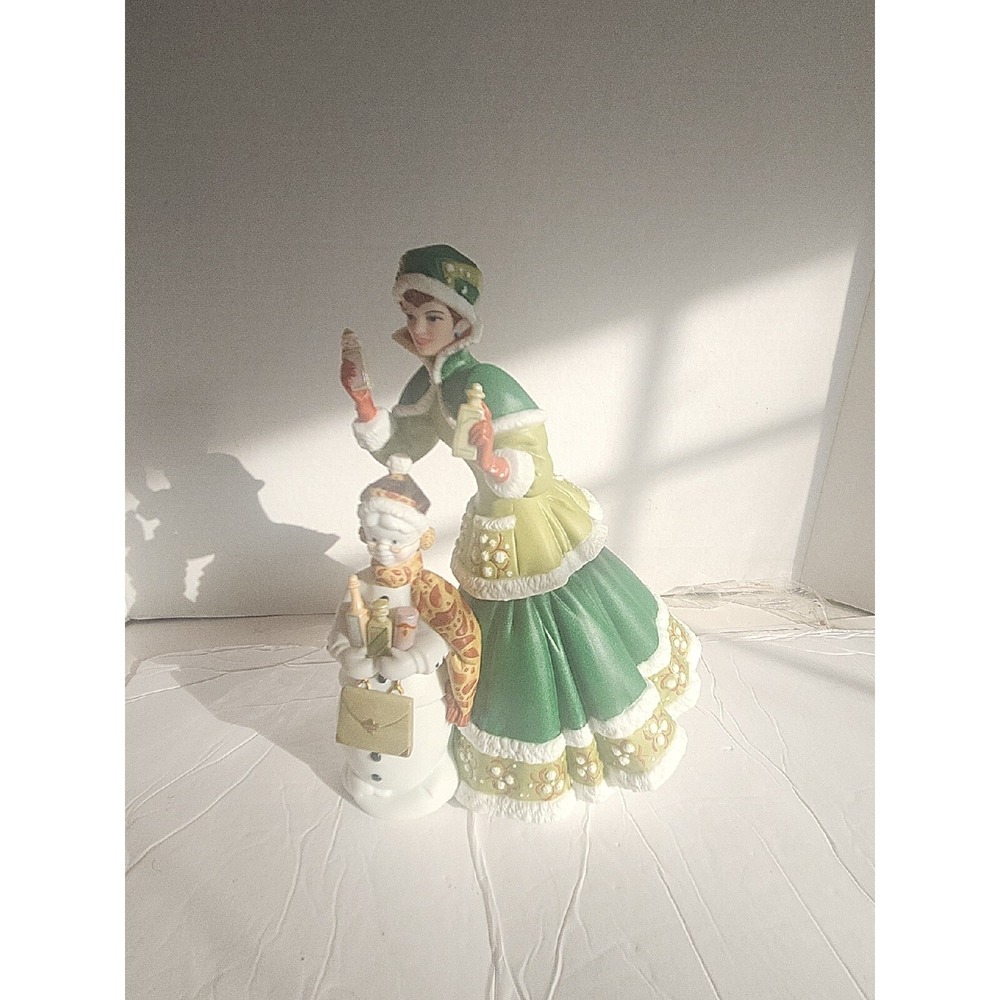 Avon Perfume Company Excellent Sales Porcelain Figurine 2003‎ Mrs. Albee Award